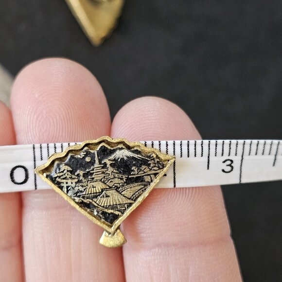 VTG Japanese Damascene Mt Fuji Fan Earrings Screwback Black Enamel Silver Gold - Picture 7 of 8